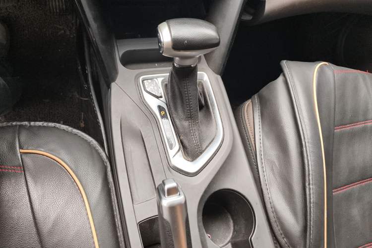 Used GAC Trumpchi GS4 2017 200T G-DCT Two-Wheel Drive Comfort Edition Gear Lever