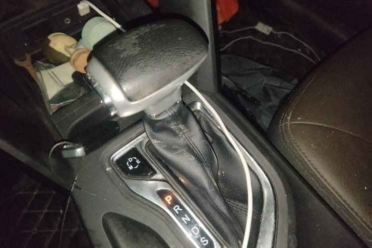 Used GAC Trumpchi GS4 2017 235T Automatic Two-Wheel Drive Luxury Smart Connectivity Version Gear Lever