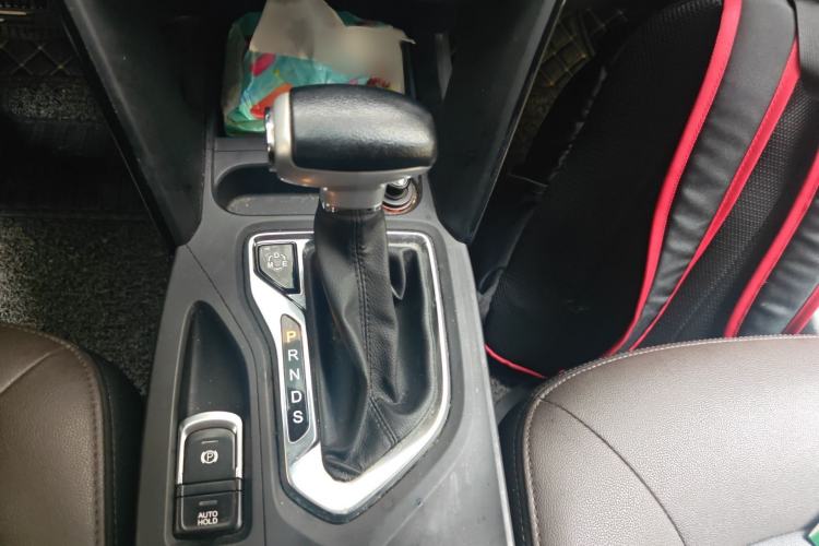 Used GAC Trumpchi GS4 2017 235T Automatic Two-Wheel Drive Elite Edition Gear Lever
