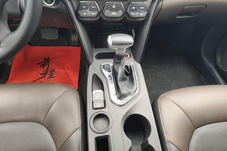 Used GAC Trumpchi GS4 2017 235T Automatic Two-Wheel Drive Luxury Smart Connectivity Version Gear Lever