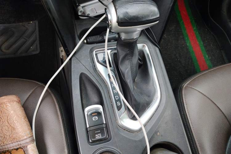 Used GAC Trumpchi GS4 2017 235T Automatic Two-Wheel Drive Luxury Smart Connectivity Version Gear Lever