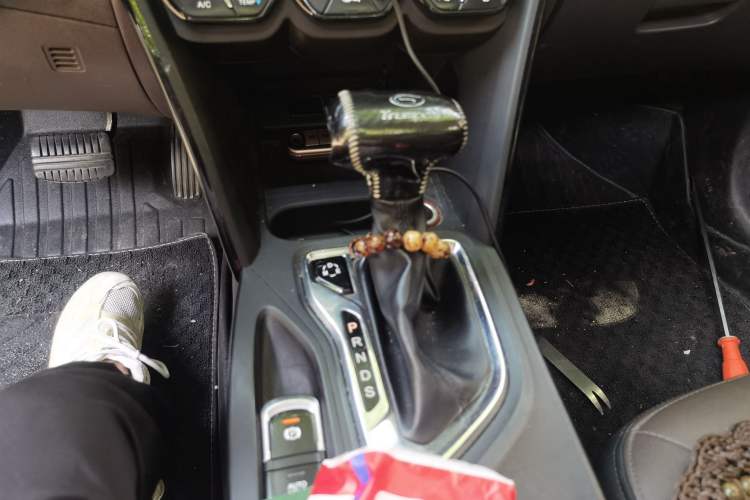 Used GAC Trumpchi GS4 2017 235T Automatic Two-Wheel Drive Luxury Smart Connectivity Version Gear Lever