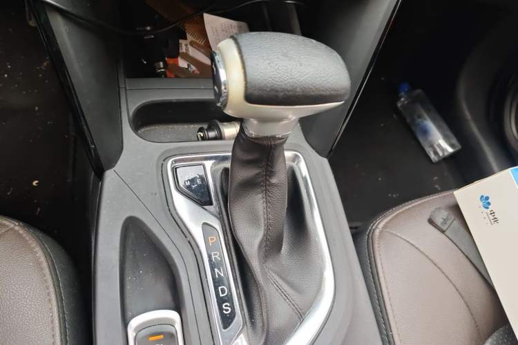 Used GAC Trumpchi GS4 2017 235T Automatic Two-Wheel Drive Luxury Smart Connectivity Version Gear Lever