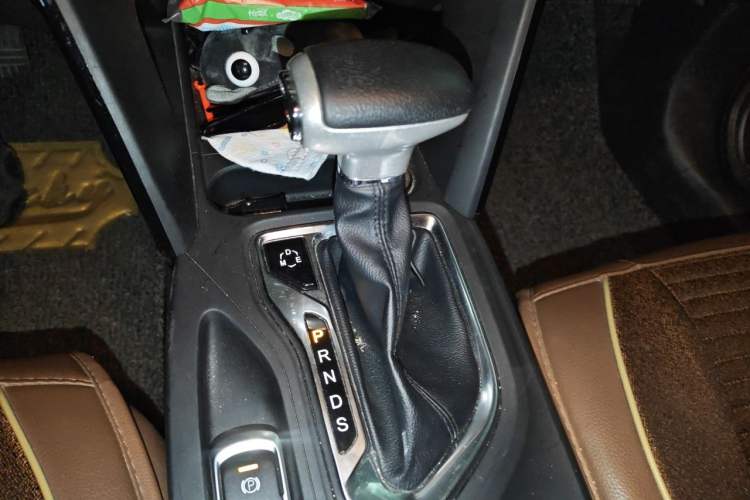 Used GAC Trumpchi GS4 2017 235T Automatic Two-Wheel Drive Luxury Smart Connectivity Version Gear Lever