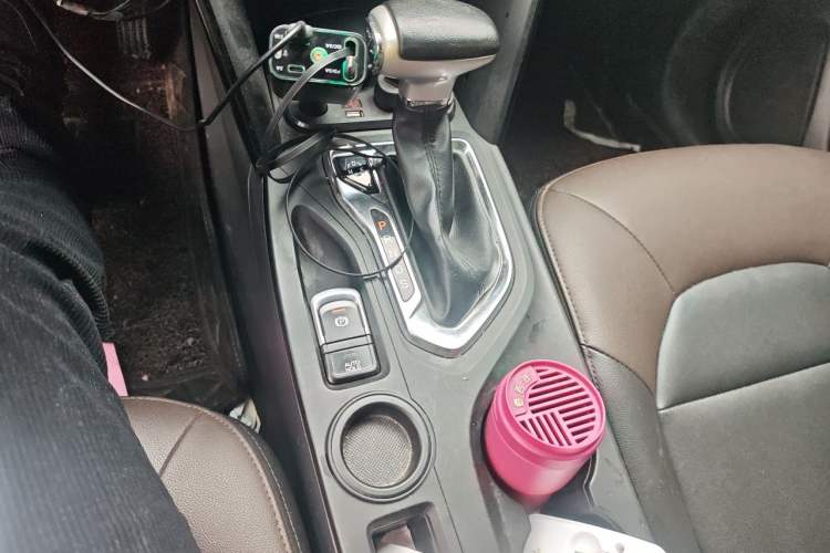 Used GAC Trumpchi GS4 2017 235T Automatic Two-Wheel Drive Elite Edition Gear Lever