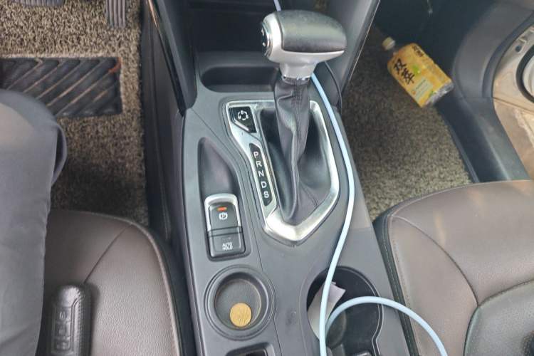 Used GAC Trumpchi GS4 2017 235T Automatic Two-Wheel Drive Luxury Smart Connectivity Version Gear Lever
