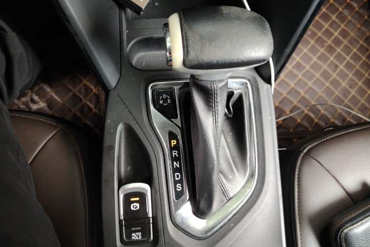 Used GAC Trumpchi GS4 2017 235T Automatic Two-Wheel Drive Luxury Smart Connectivity Version Gear Lever