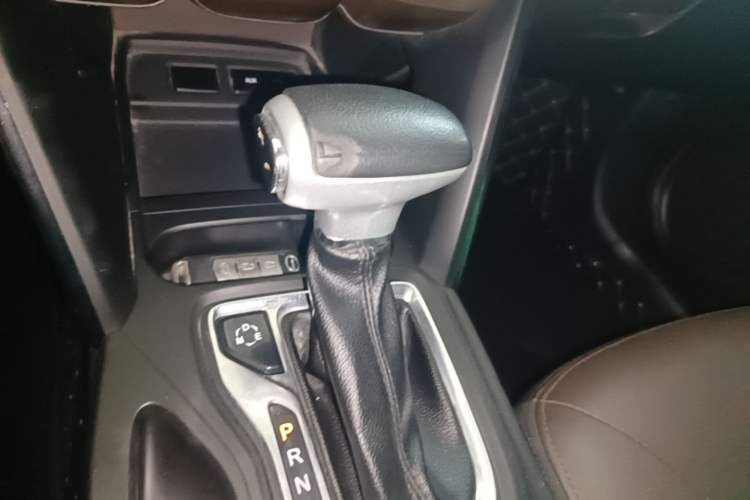Used GAC Trumpchi GS4 2017 235T Automatic Two-Wheel Drive Luxury Smart Connectivity Version Gear Lever