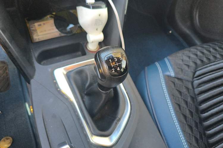 Used GAC Trumpchi GS4 2017 235T Manual Two-Wheel Drive Luxury Edition Gear Lever