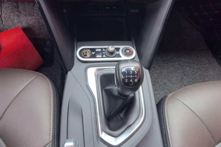 Used GAC Trumpchi GS4 2017 235T Manual Two-Wheel Drive Luxury Edition Gear Lever