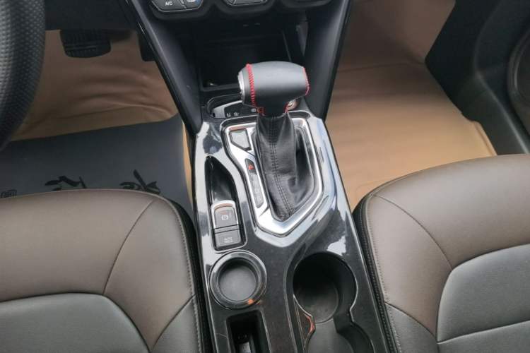 Used GAC Trumpchi GS4 2017 235T Automatic Two-Wheel Drive Elite Edition Gear Lever