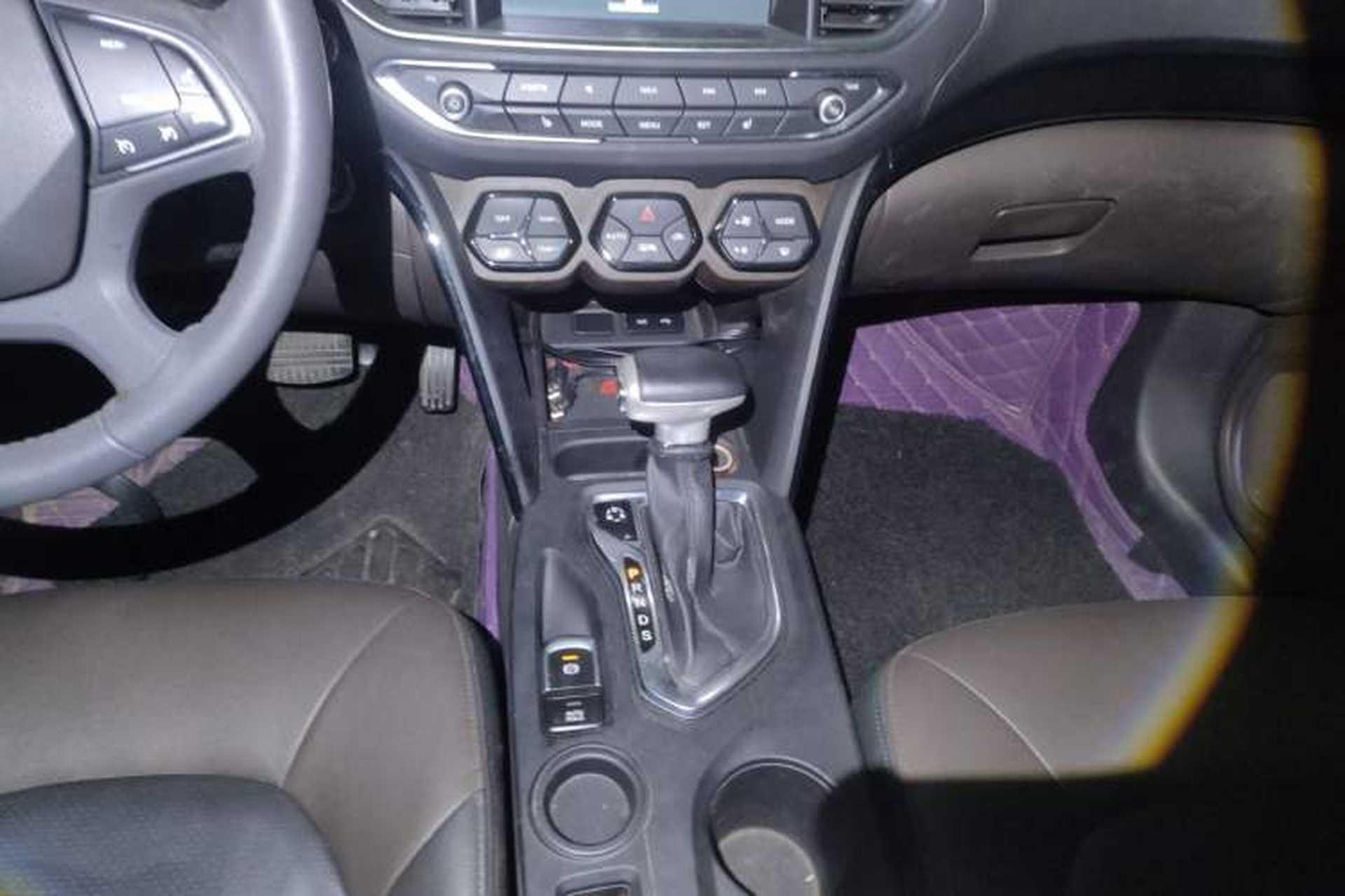 Used GAC Trumpchi GS4 2017 235T Automatic Two-Wheel Drive Luxury Smart Connectivity Version Gear Lever