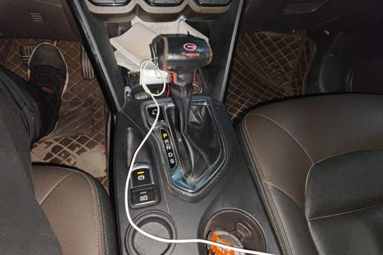 Used GAC Trumpchi GS4 2017 235T Automatic Two-Wheel Drive Luxury Smart Connectivity Version Gear Lever
