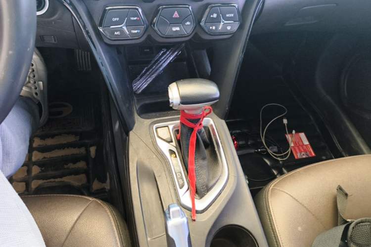 Used GAC Trumpchi GS4 2017 200T G-DCT Two-Wheel Drive Luxury Edition Gear Lever