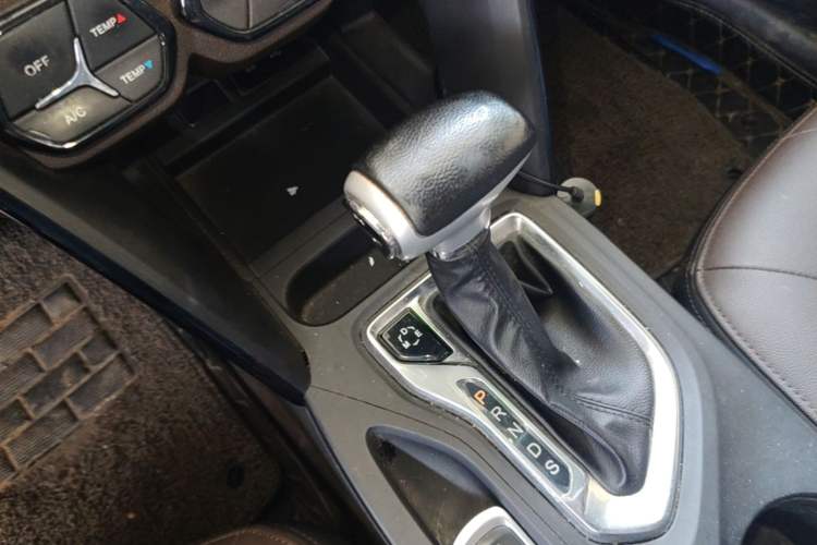 Used GAC Trumpchi GS4 2017 235T Automatic Two-Wheel Drive Elite Edition Gear Lever