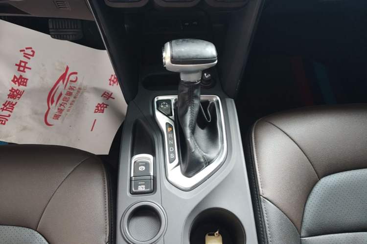 Used GAC Trumpchi GS4 2017 235T Automatic Two-Wheel Drive Luxury Smart Connectivity Version Gear Lever