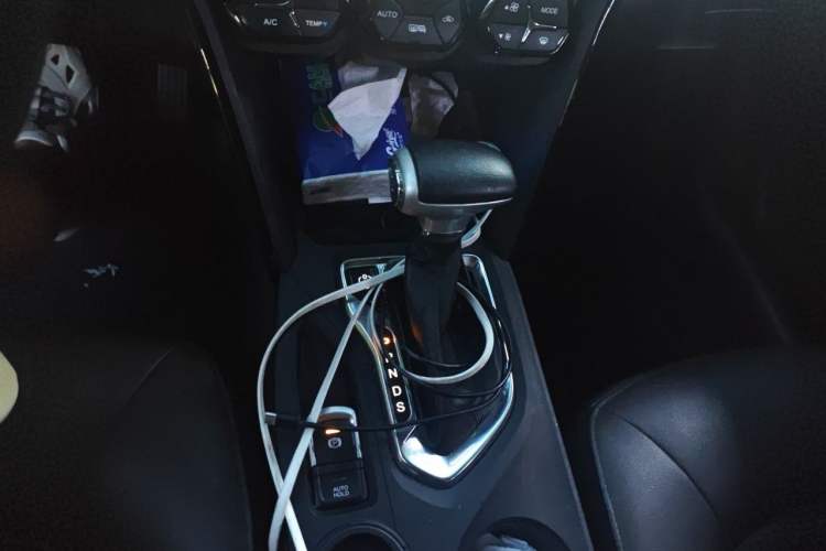 Used GAC Trumpchi GS4 2017 235T Automatic Two-Wheel Drive Luxury Smart Connectivity Version Gear Lever