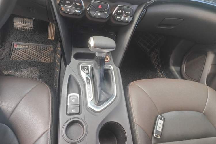 Used GAC Trumpchi GS4 2017 235T Automatic Two-Wheel Drive Elite Edition Gear Lever