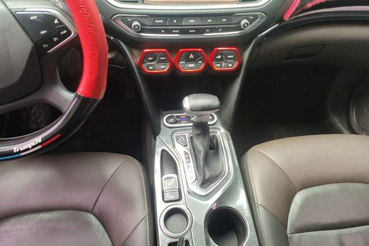Used GAC Trumpchi GS4 2017 235T Automatic Two-Wheel Drive Luxury Smart Connectivity Version Gear Lever