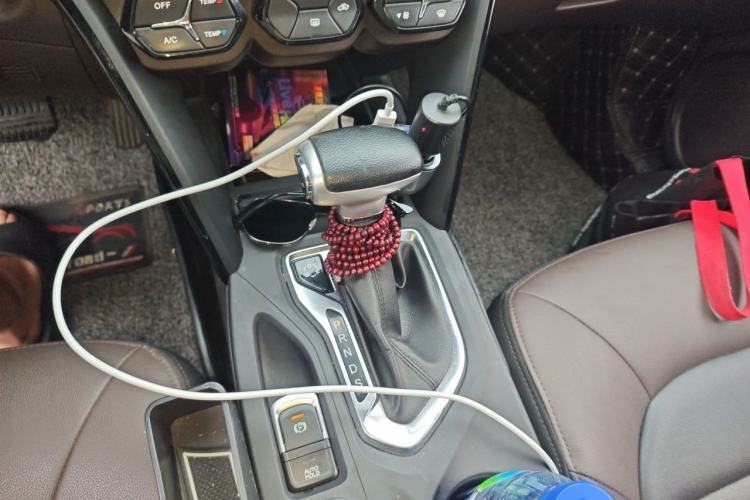 Used GAC Trumpchi GS4 2017 235T Automatic Two-Wheel Drive Elite Edition Gear Lever