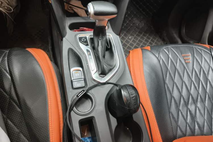 Used GAC Trumpchi GS4 2017 235T Automatic Two-Wheel Drive Luxury Smart Connectivity Version Gear Lever