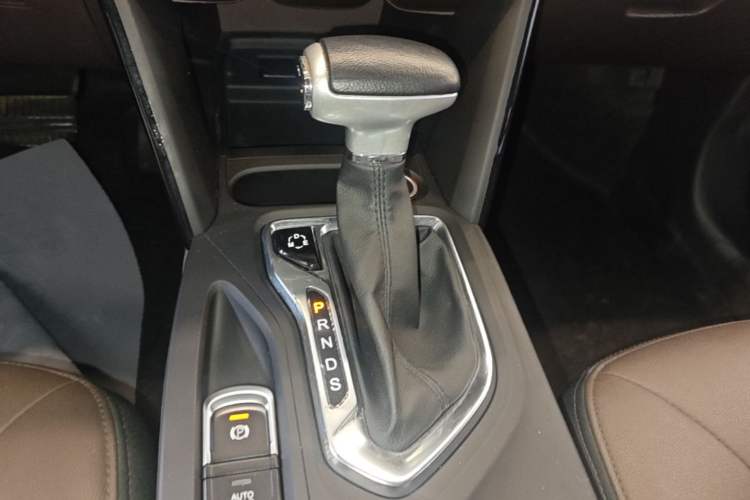 Used GAC Trumpchi GS4 2017 235T Automatic Two-Wheel Drive Luxury Smart Connectivity Version Gear Lever