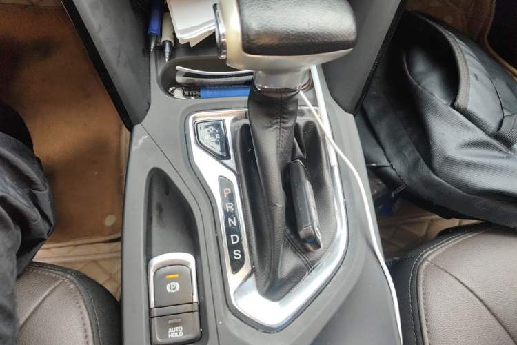 Used GAC Trumpchi GS4 2017 235T Automatic Two-Wheel Drive Luxury Smart Connectivity Version Gear Lever