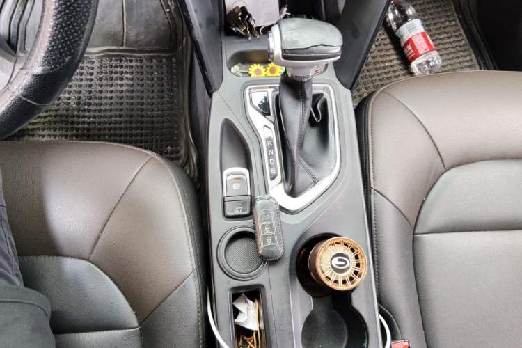 Used GAC Trumpchi GS4 2017 235T Automatic Two-Wheel Drive Elite Edition Gear Lever
