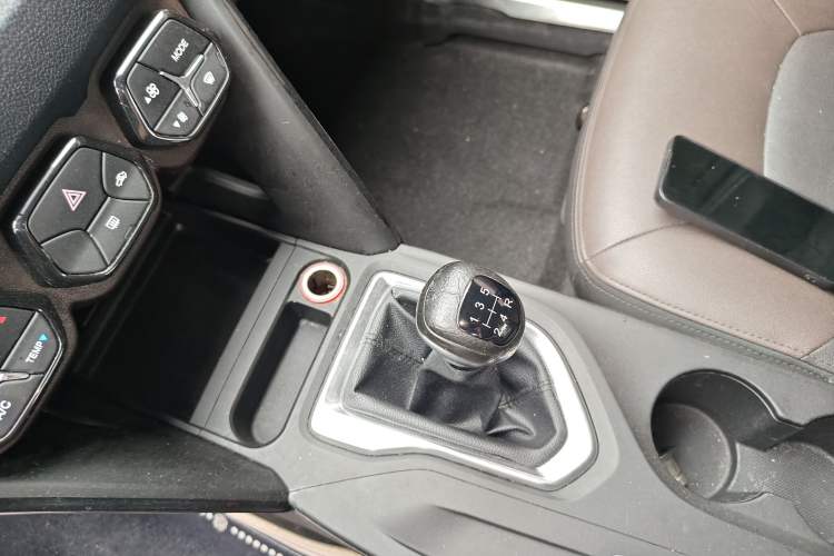 Used GAC Trumpchi GS4 2017 200T Manual Two-Wheel Drive Elite Edition Gear Lever