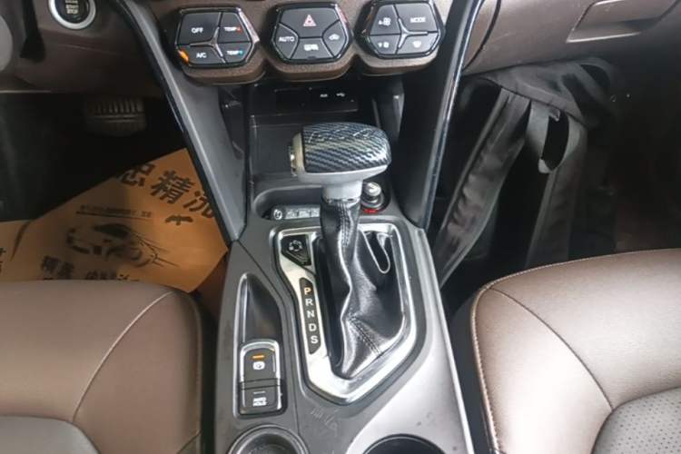Used GAC Trumpchi GS4 2017 235T Automatic Two-Wheel Drive Luxury Smart Connectivity Version Gear Lever