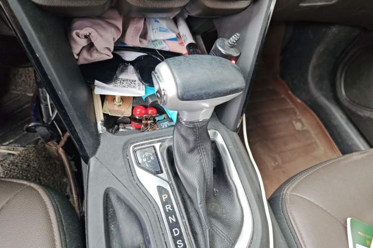 Used GAC Trumpchi GS4 2017 235T Automatic Two-Wheel Drive Luxury Smart Connectivity Version Gear Lever