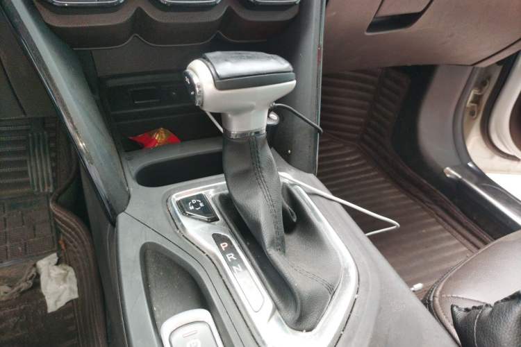 Used GAC Trumpchi GS4 2017 235T Automatic Two-Wheel Drive Elite Edition Gear Lever