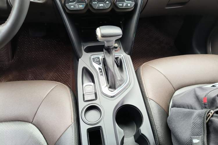 Used GAC Trumpchi GS4 2017 235T Automatic Two-Wheel Drive Luxury Smart Connectivity Version Gear Lever