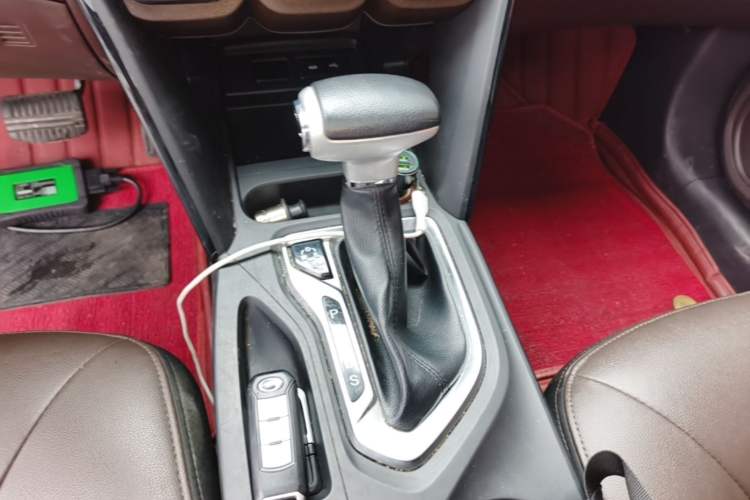 Used GAC Trumpchi GS4 2017 235T Automatic Two-Wheel Drive Elite Edition Gear Lever