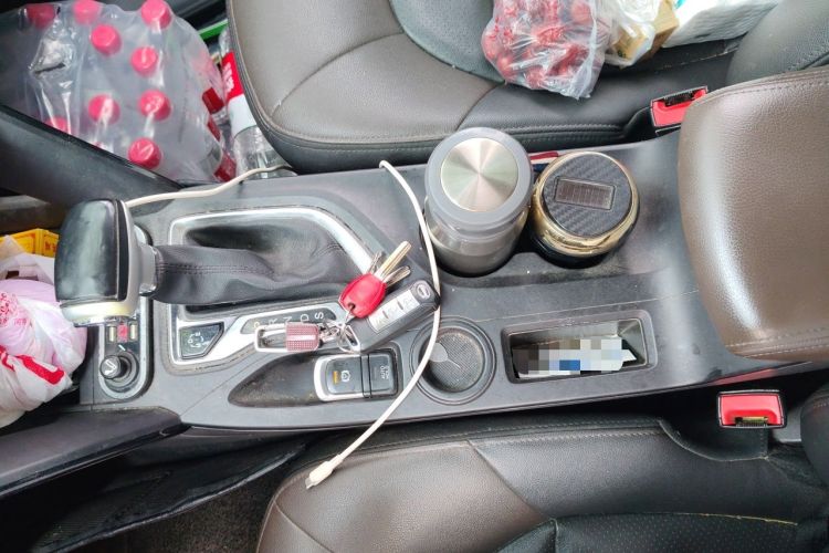 Used GAC Trumpchi GS4 2017 235T Automatic Two-Wheel Drive Luxury Smart Connectivity Version Gear Lever