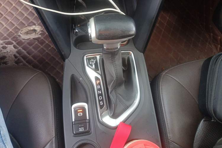 Used GAC Trumpchi GS4 2017 235T Automatic Two-Wheel Drive Luxury Smart Connectivity Version Gear Lever