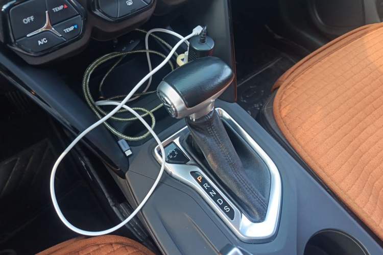 Used GAC Trumpchi GS4 2017 200T G-DCT Two-Wheel Drive Elite Edition Gear Lever