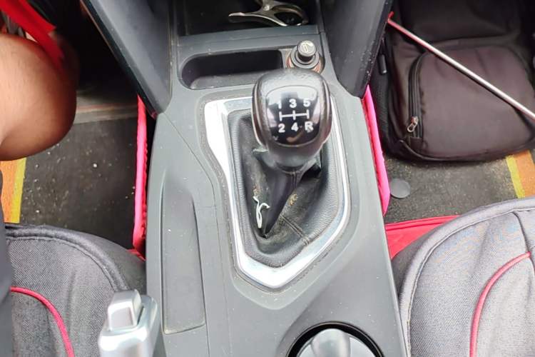 Used GAC Trumpchi GS4 2017 200T Manual Two-Wheel Drive Elite Edition Gear Lever