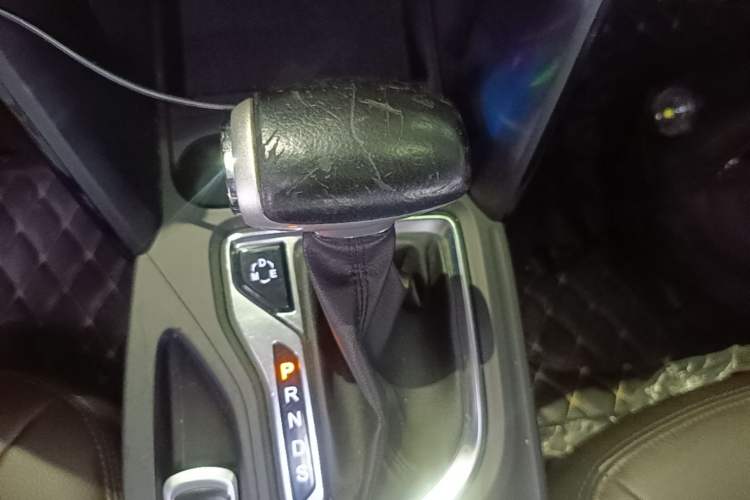 Used GAC Trumpchi GS4 2017 235T Automatic Two-Wheel Drive Luxury Smart Connectivity Version Gear Lever
