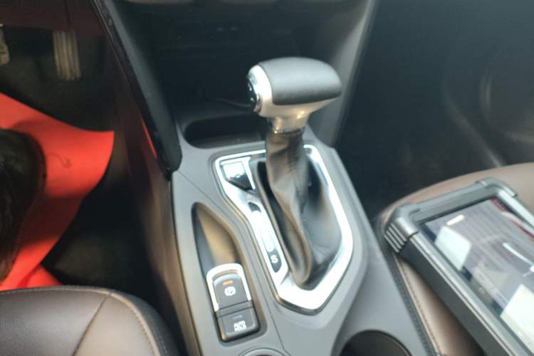 Used GAC Trumpchi GS4 2017 235T Automatic Two-Wheel Drive Luxury Smart Connectivity Version Gear Lever