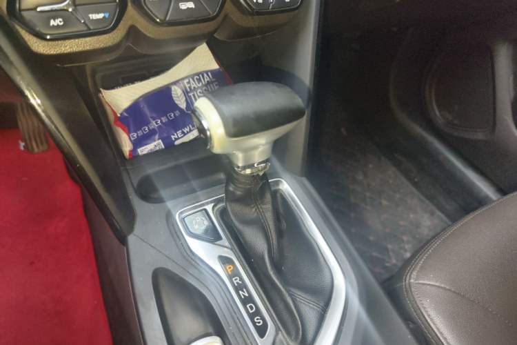 Used GAC Trumpchi GS4 2017 235T Automatic Two-Wheel Drive Luxury Smart Connectivity Version Gear Lever