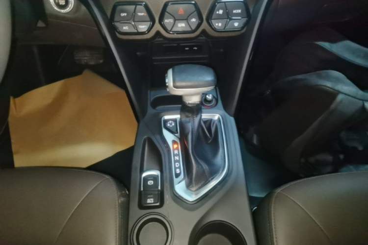 Used GAC Trumpchi GS4 2017 235T Automatic Two-Wheel Drive Luxury Smart Connectivity Version Gear Lever