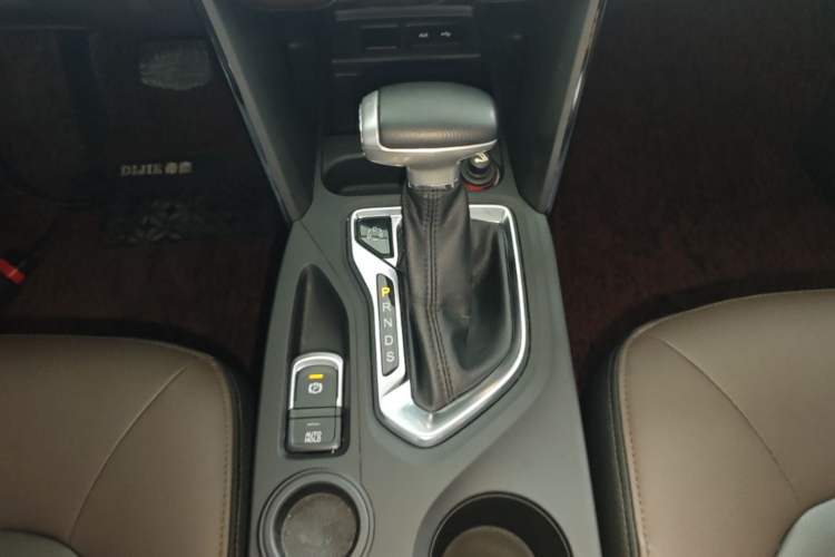 Used GAC Trumpchi GS4 2017 235T G-DCT Two-Wheel Drive Elite Edition Gear Lever