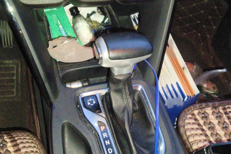 Used GAC Trumpchi GS4 2017 235T Automatic Two-Wheel Drive Luxury Smart Connectivity Version Gear Lever