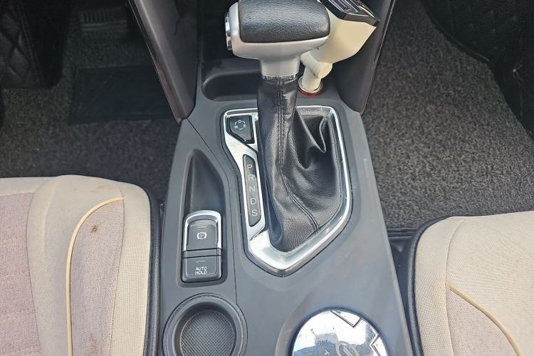Used GAC Trumpchi GS4 2017 235T Automatic Two-Wheel Drive Elite Edition Gear Lever