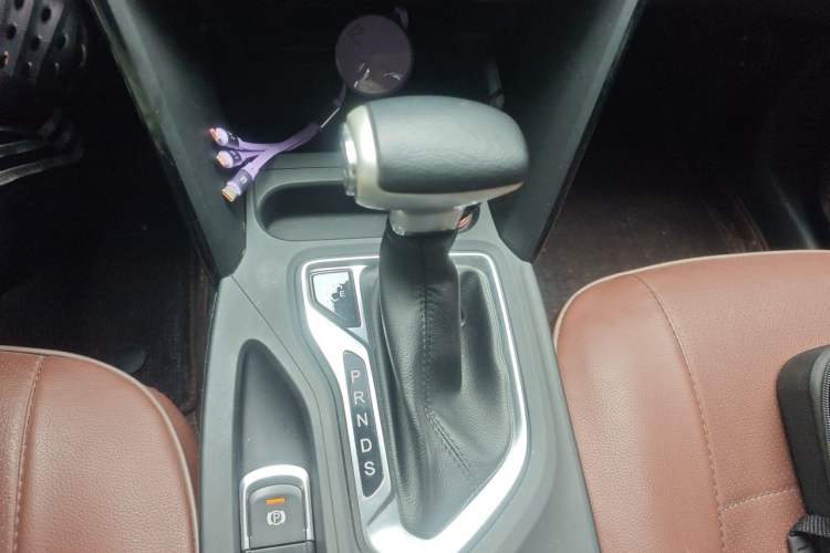 Used GAC Trumpchi GS4 2017 235T Automatic Two-Wheel Drive Elite Edition Gear Lever