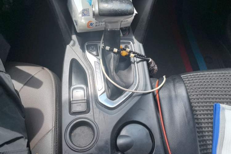 Used GAC Trumpchi GS4 2017 235T Automatic Two-Wheel Drive Luxury Smart Connectivity Version Gear Lever