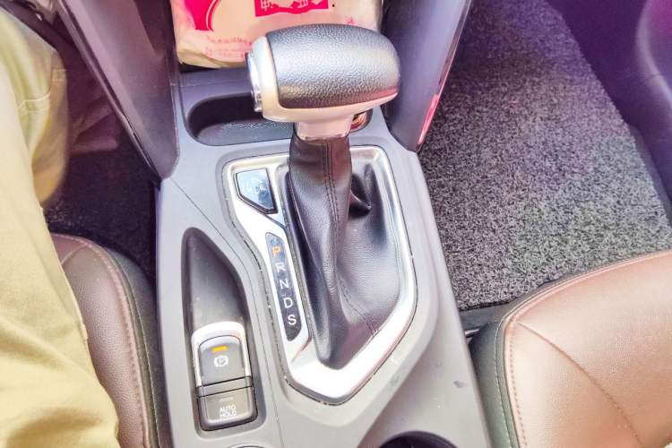 Used GAC Trumpchi GS4 2017 235T Automatic Two-Wheel Drive Luxury Smart Connectivity Version Gear Lever