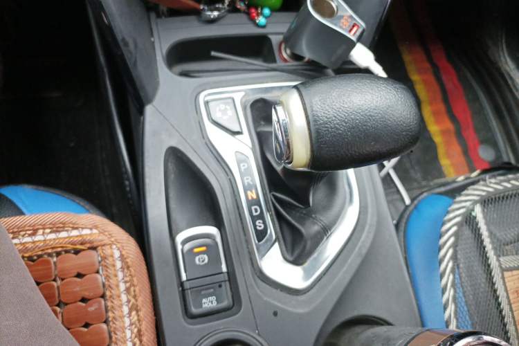 Used GAC Trumpchi GS4 2017 235T Automatic Two-Wheel Drive Elite Edition Gear Lever