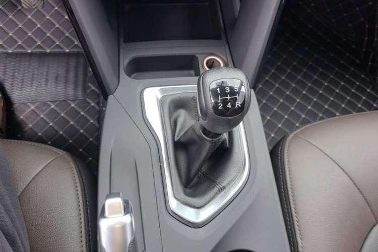Used GAC Trumpchi GS4 2017 200T Manual Two-Wheel Drive Elite Edition Gear Lever